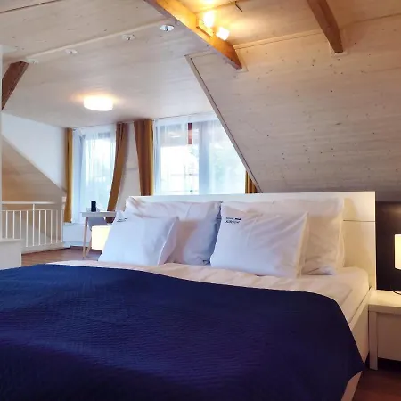 Kollarovi * تشيسكي بوديوفيتسه